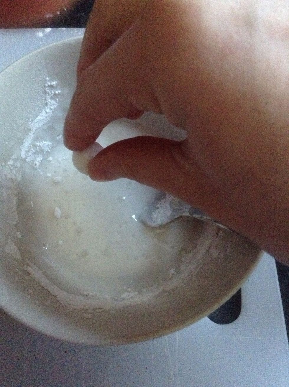 Dip marshmallow and mini egg in icing