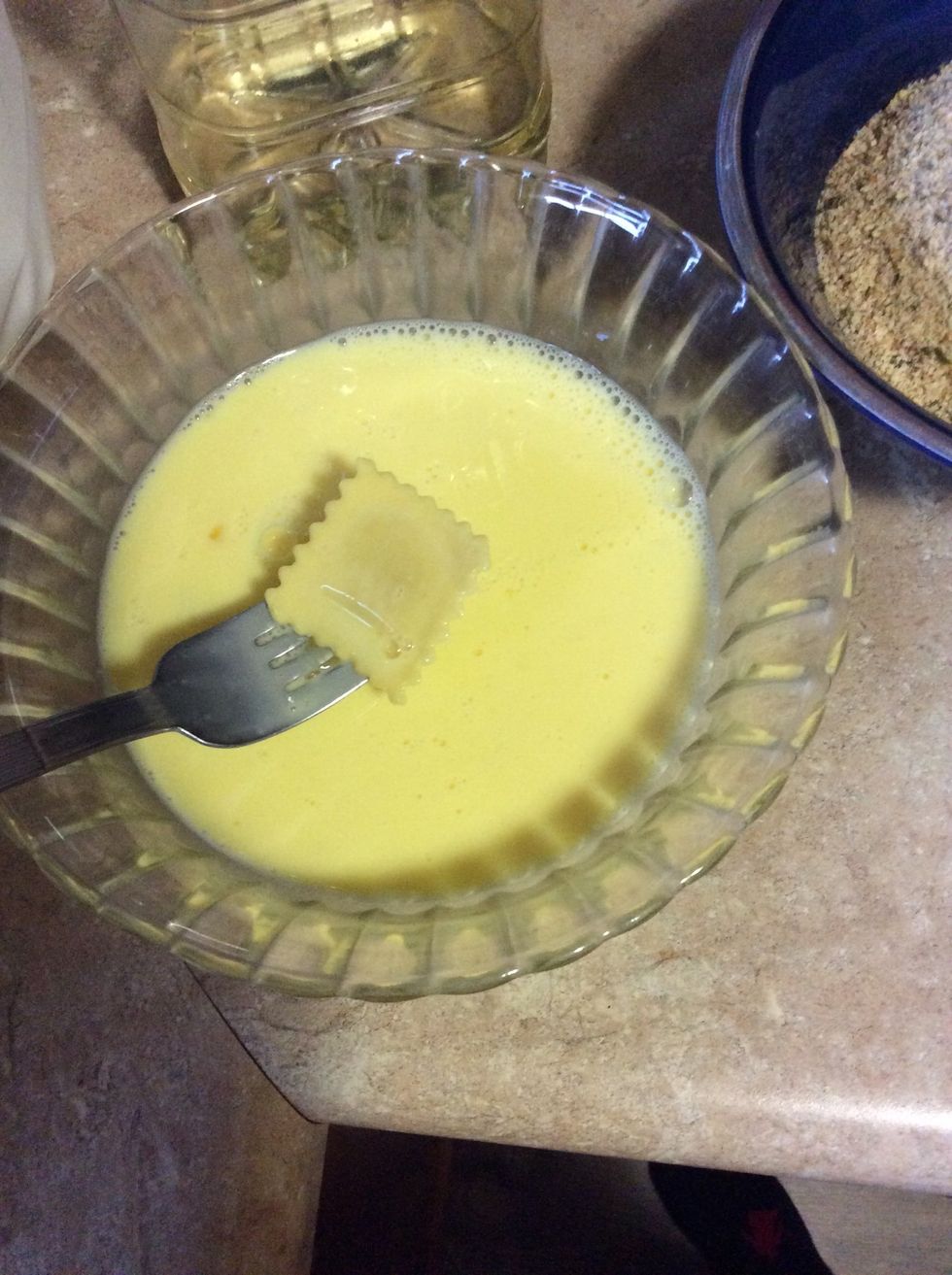 Dip ravioli in the milk mixture