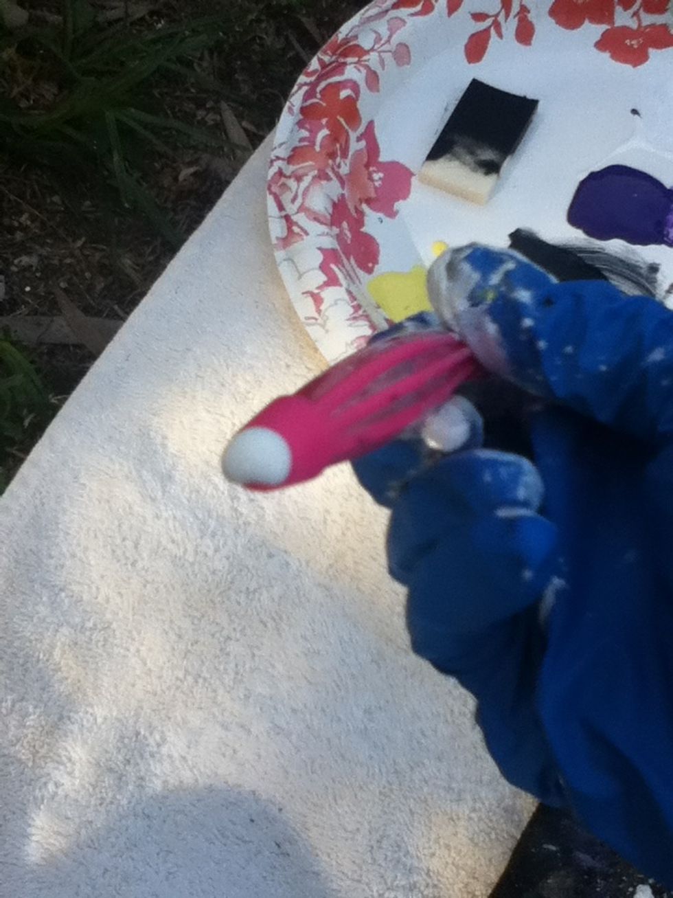 Dip the end of the toot brush in white paint.