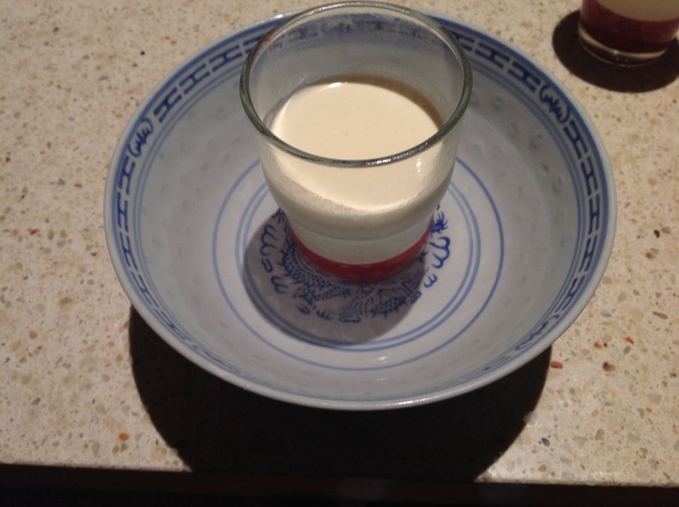 Dip the Panna Cottas in a bowl of warm water.