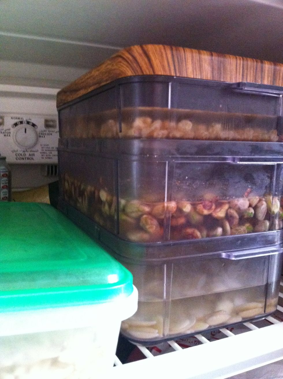 Dip the pine nuts, almonds, pistacchio and raisins in water and keep refrigerated for 24 hours. They will be used, at the end, for decoration.