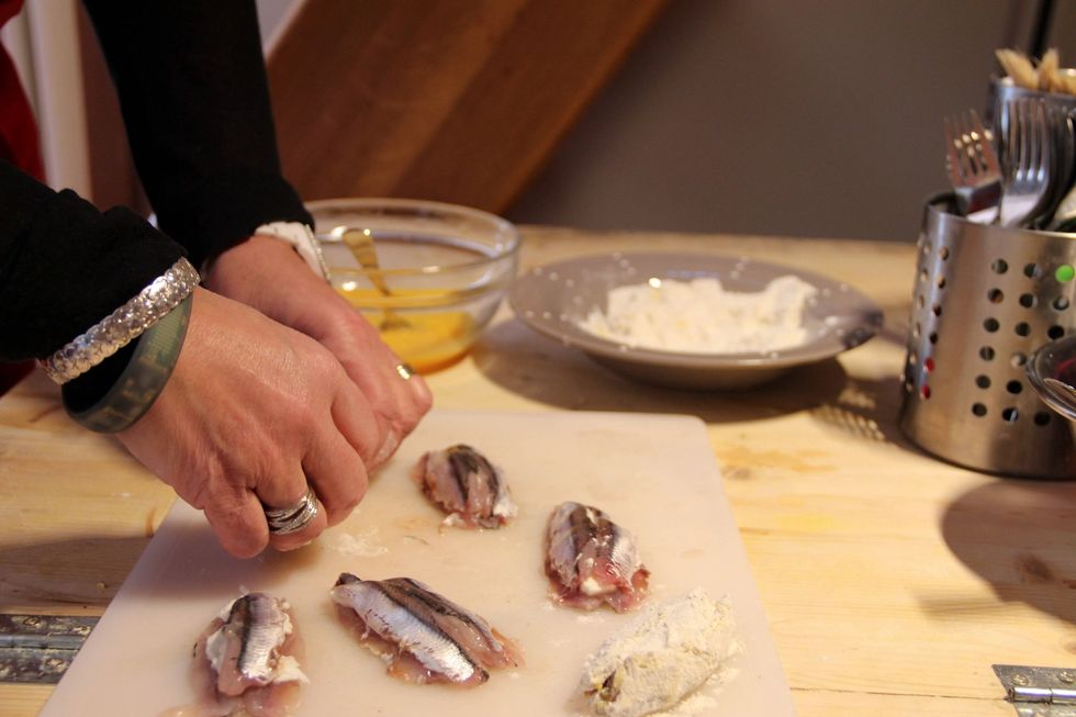 Dip your anchovie in egg