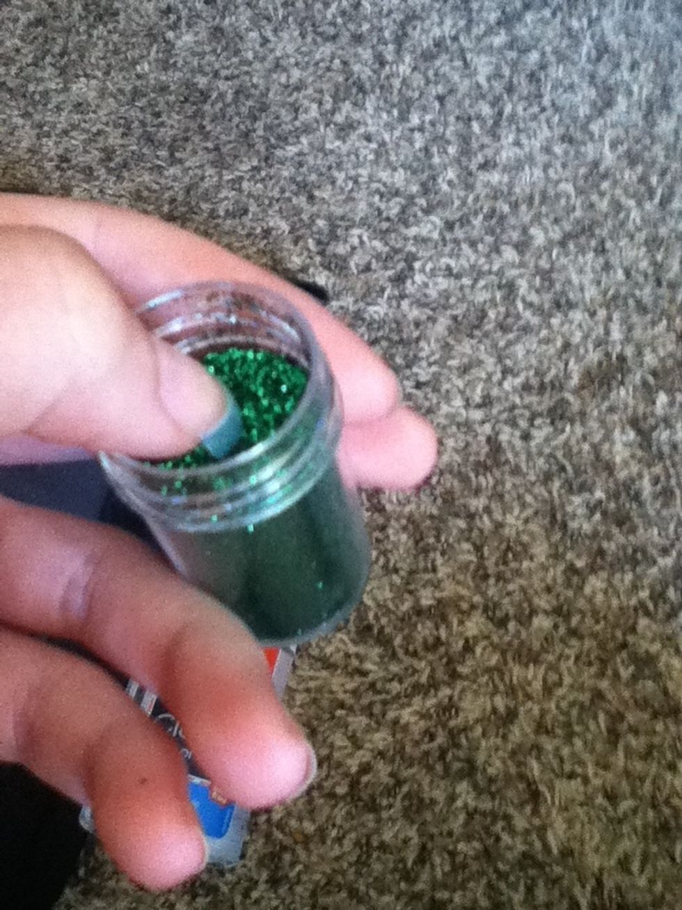 Dip your nail in glitter