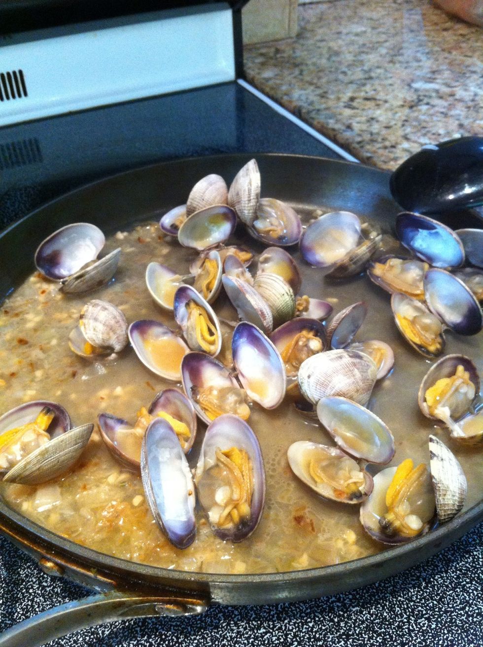 Discard any half closed clams.