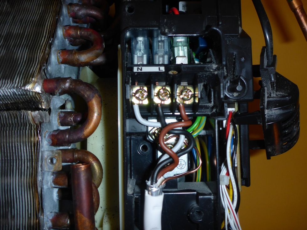 Disconnect the outdoor unit cable from the terminals. Make sure that you know which cable goes where. Color codes may vary between installations.