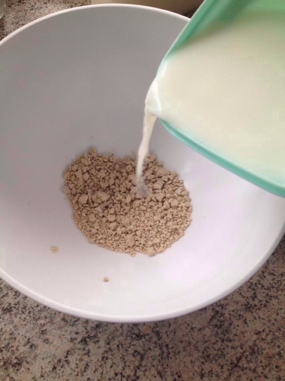 Dissolve the yeast in the hot milk