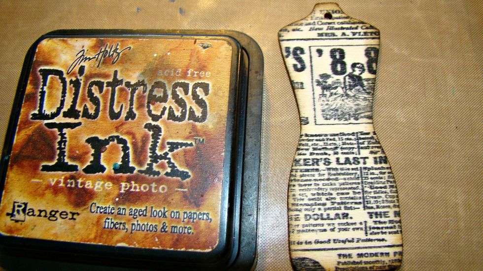 Distressed the edges with Walnut Stain DI