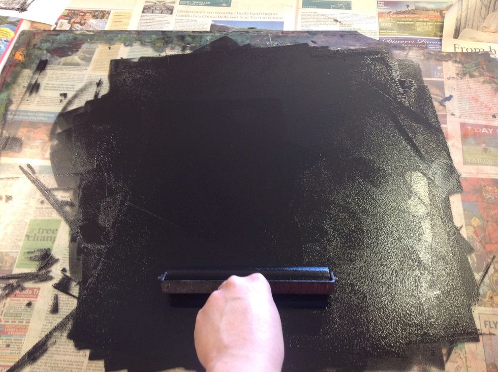 Distribute and evenly roll out ink onto a large piece of Perspex or any other non porous surface.