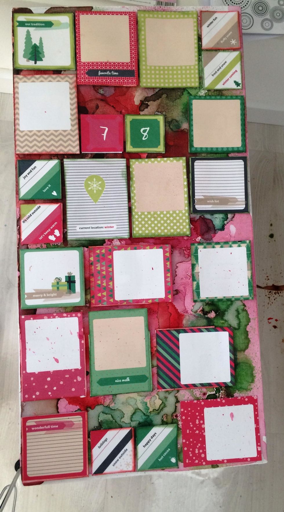 Distribute the pockets on the canvas.