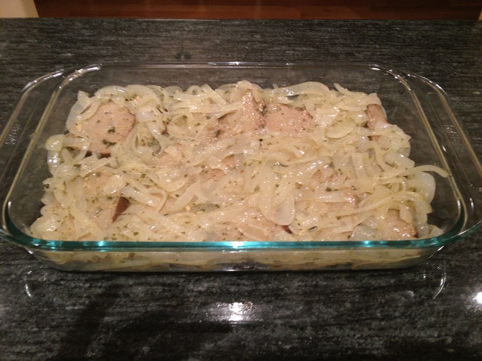 Distribute the remaining onions over the seitan.