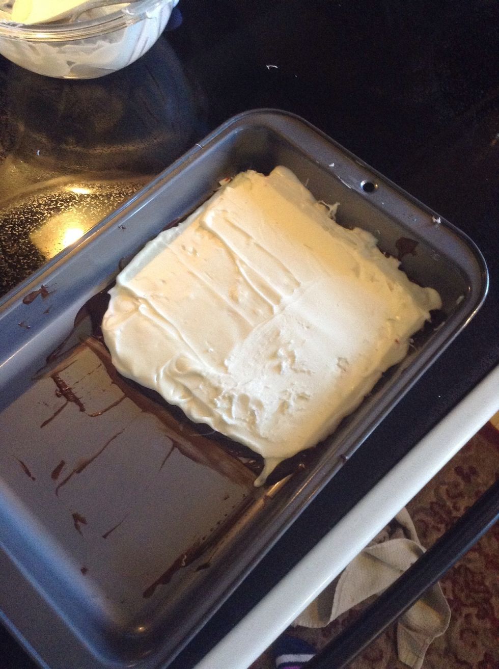 Distribute white chocolate on top of the dark chocolate.