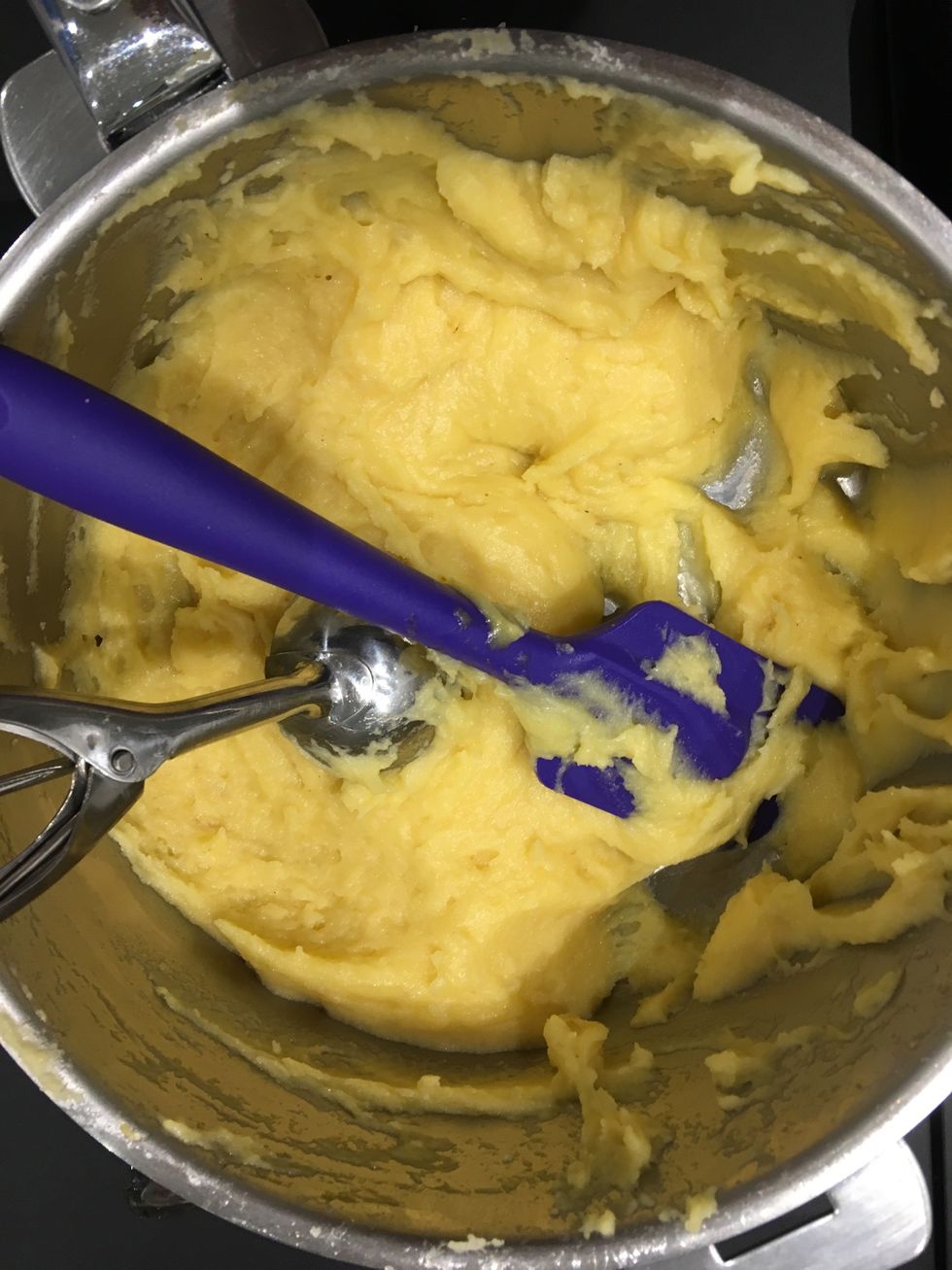 Distribute with the ice cream scooper.