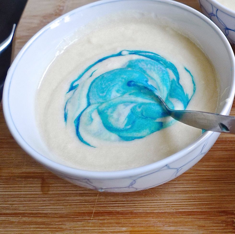 Divide batter into 2 portions. Place one portion into a bowl and drop a tint of food grade blue colouring into the batter. Stir till well combined.