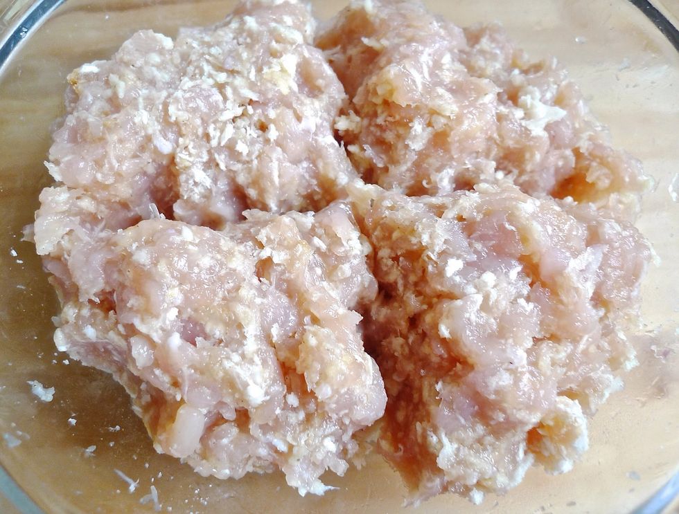 Divide the chicken mixture into 4 ( or 5 ) portions, according to your preference.