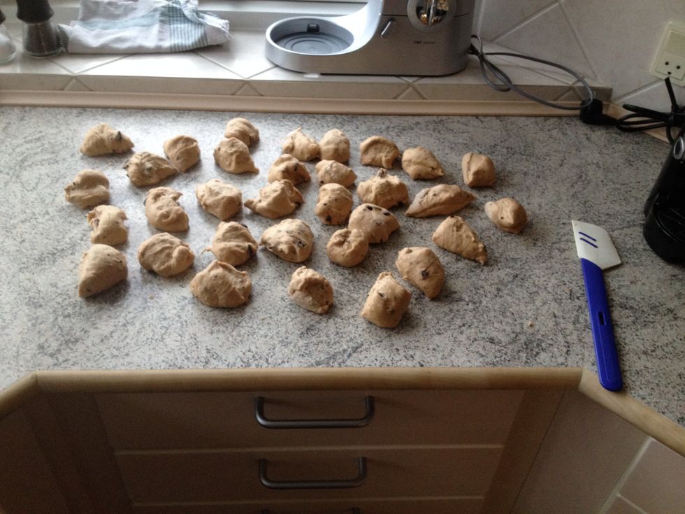 Divide the dough into 32 buns
