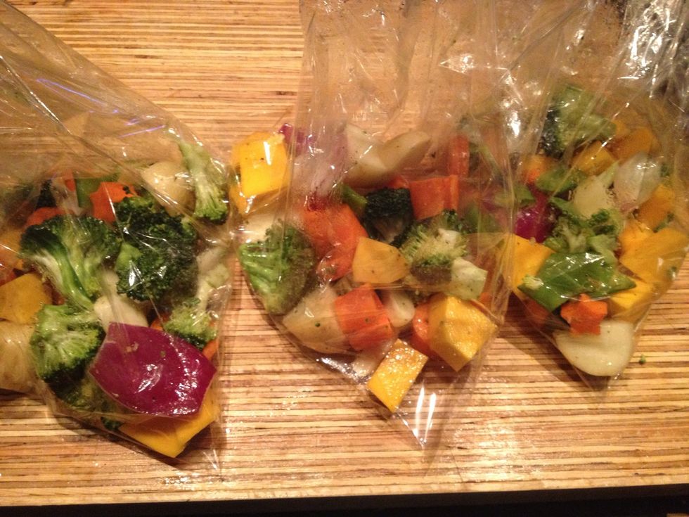 Divide your veggies into your bags pop them in the fridge thy will last up to 5 days providing used only fresh veggies