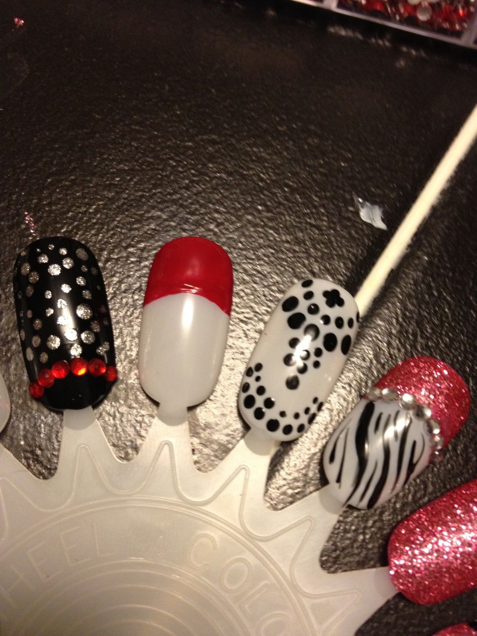 Do a red tip. I never preach on how perfect the tip should be lined out, but try your best at doing so with this design :)