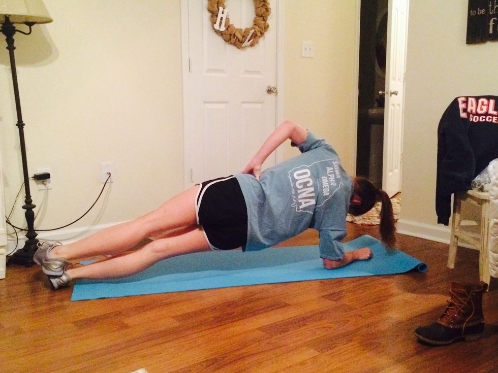 Do a right side plank for 30 seconds