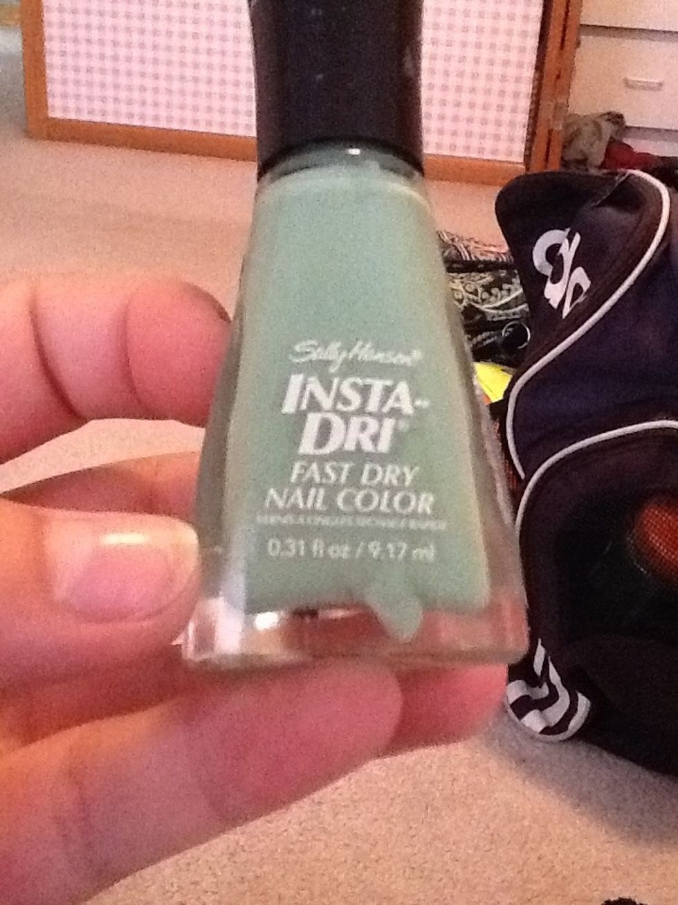 Do Not use any quick dry nail polish! I REPEAT, DO NOT USE ANY QUICK DRY NAIL POLISH. It will not come out with the smoothness you need.