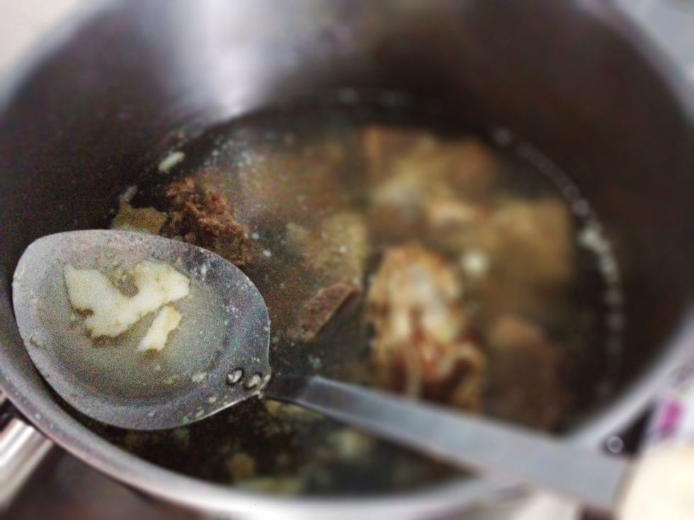 Do the process again and again until u satisfy with the 'fat' level in ur soup. Note: this soup is traditionally served hot so u wont see the fat unless the soup is cold