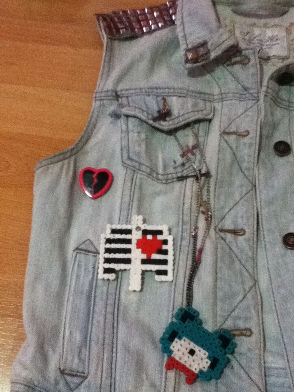 Do the same for the "bad" side. Putting the studs on the shoulders gives it a nice touch!