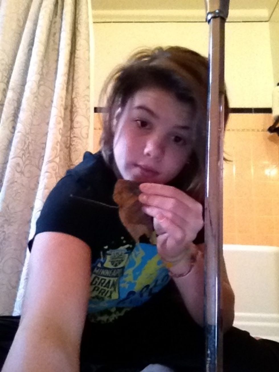 Do the same thing with another leave,then roll it up