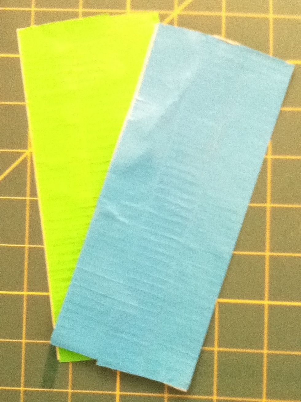 Do the same with blue ductape. Now you should have a blue and a green double-sided piece of ductape.