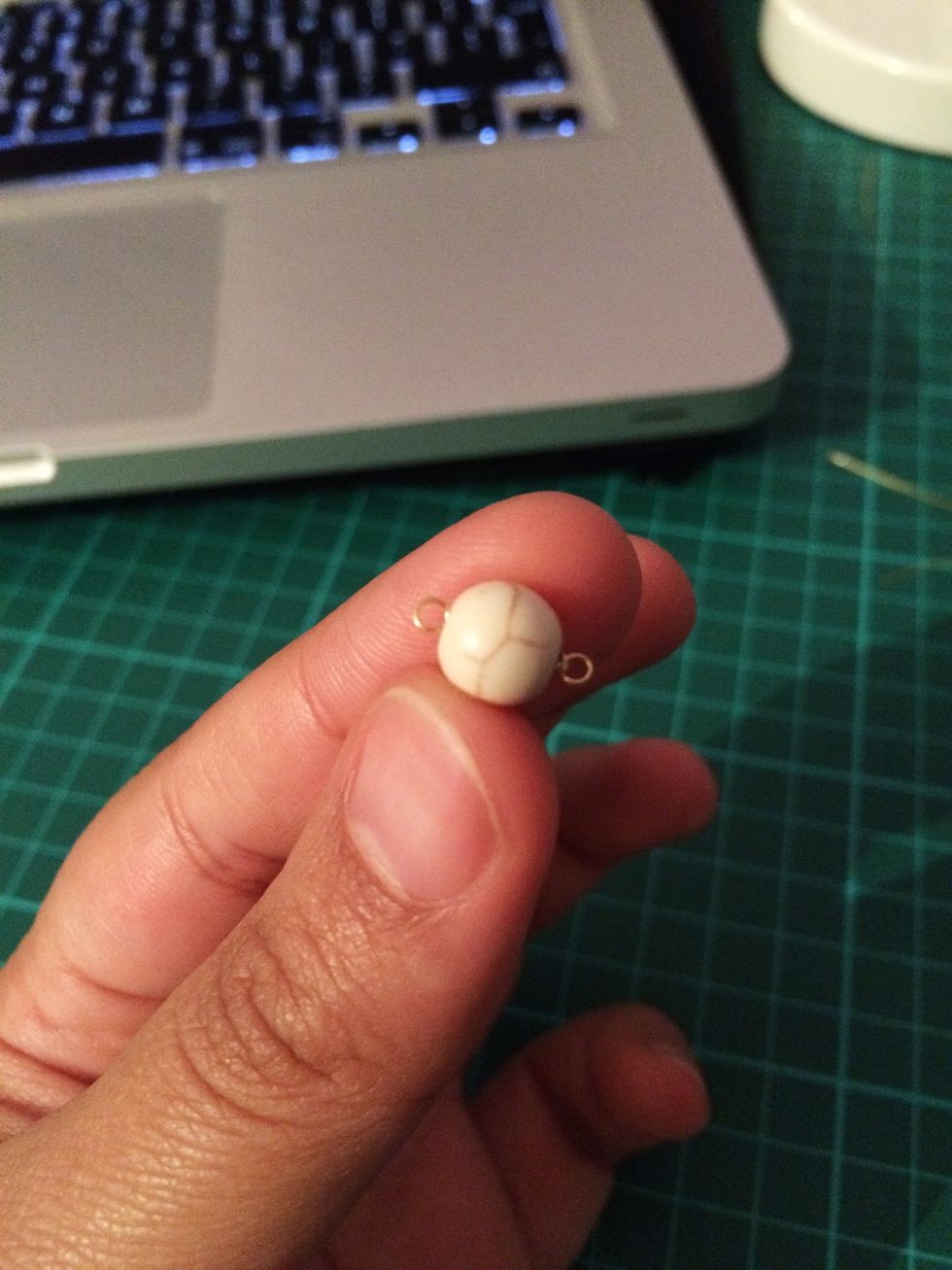 Do this for the other 5 beads with the remaining pieces of 4cm wire you previously cut.