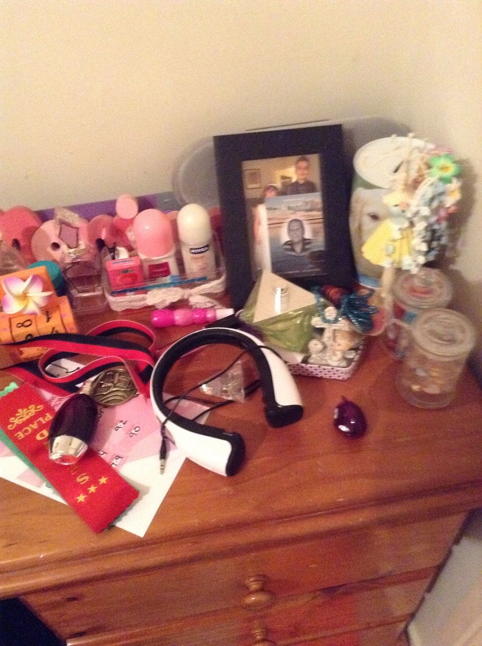 Do u have a really messy night stand or desk like mine do t worry I'm hear to help