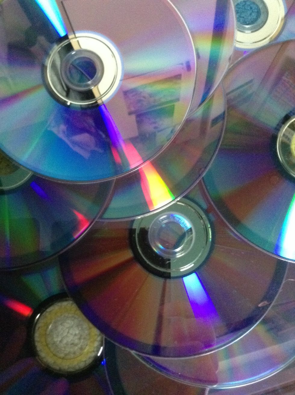 Do you have loads of old CDs or DVDs that you no longer need? Me too! Here I'm going to show you a nifty thing to do with them that isn't just using one as a coaster!