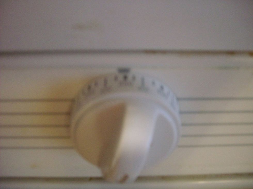 Do your cakes always turn out? Are the directions hard to follow? Here's a easier way to make a marble cake! Pre heat the oven to 350'F.