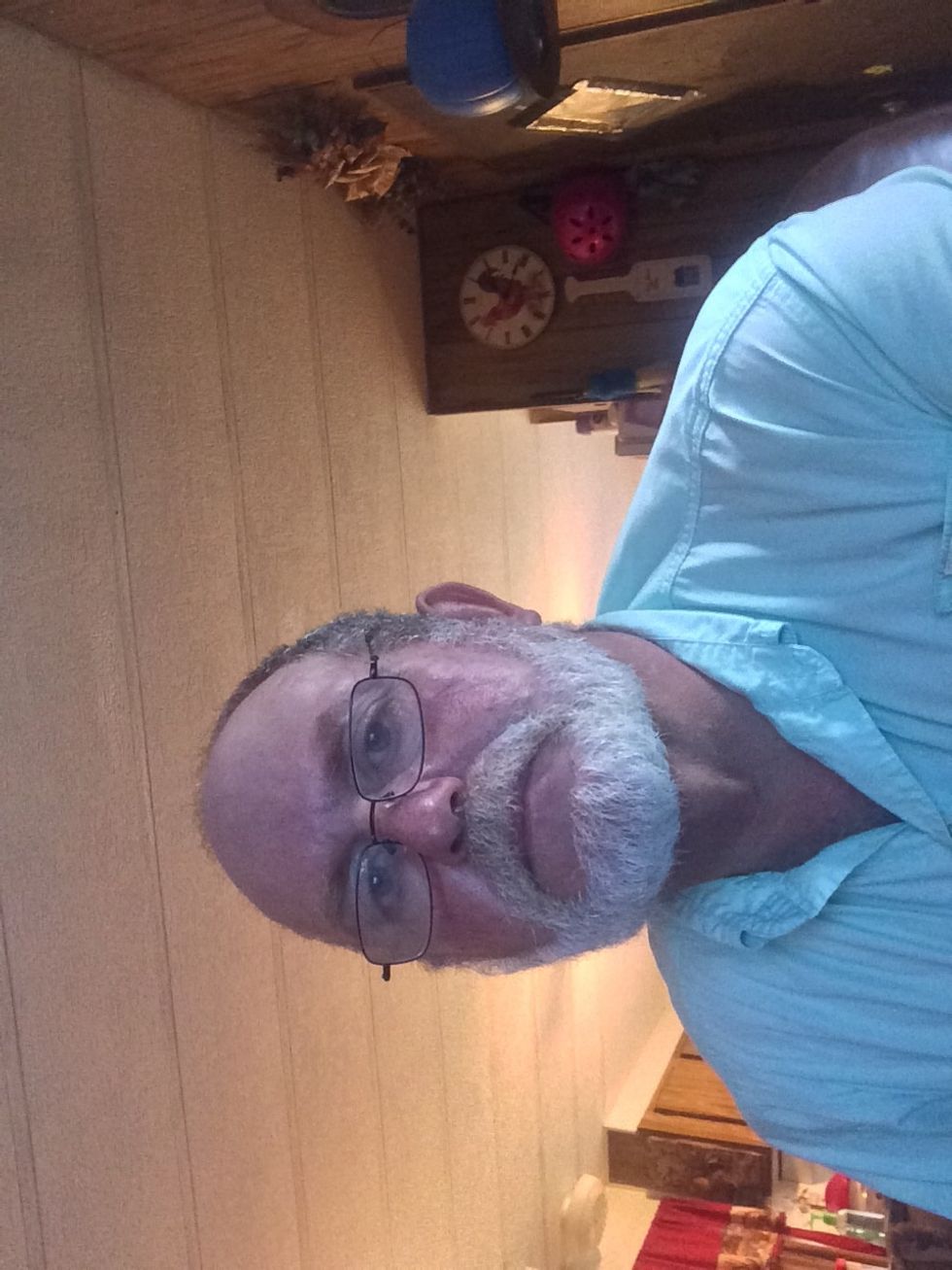 Does your dad not know how to work a selfie stick? Mine doesn't\ud83d\ude11(what a disappointment daddy\ud83d\ude15)