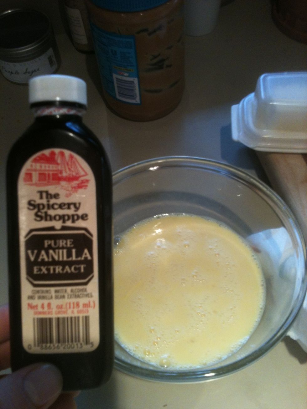 Don't add too much extract, it's stronnng stuff! (n your French toast will taste awful)