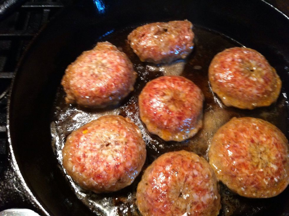 Don't be tempted to flip and smash...wait till edges are browning like this. Now turn..But DON'T SMASH! You're smashing out all the juiciness!