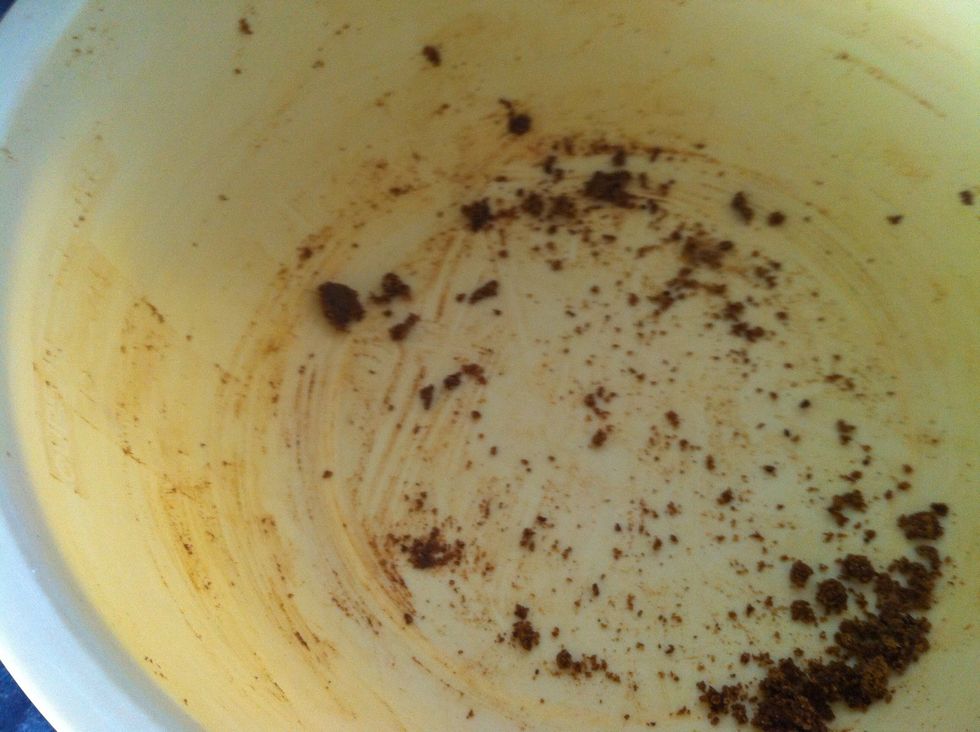 Don't discard the rub from the bowl you have marinaded the lamb in. You may add 250ml water or stock and lift the marinade.