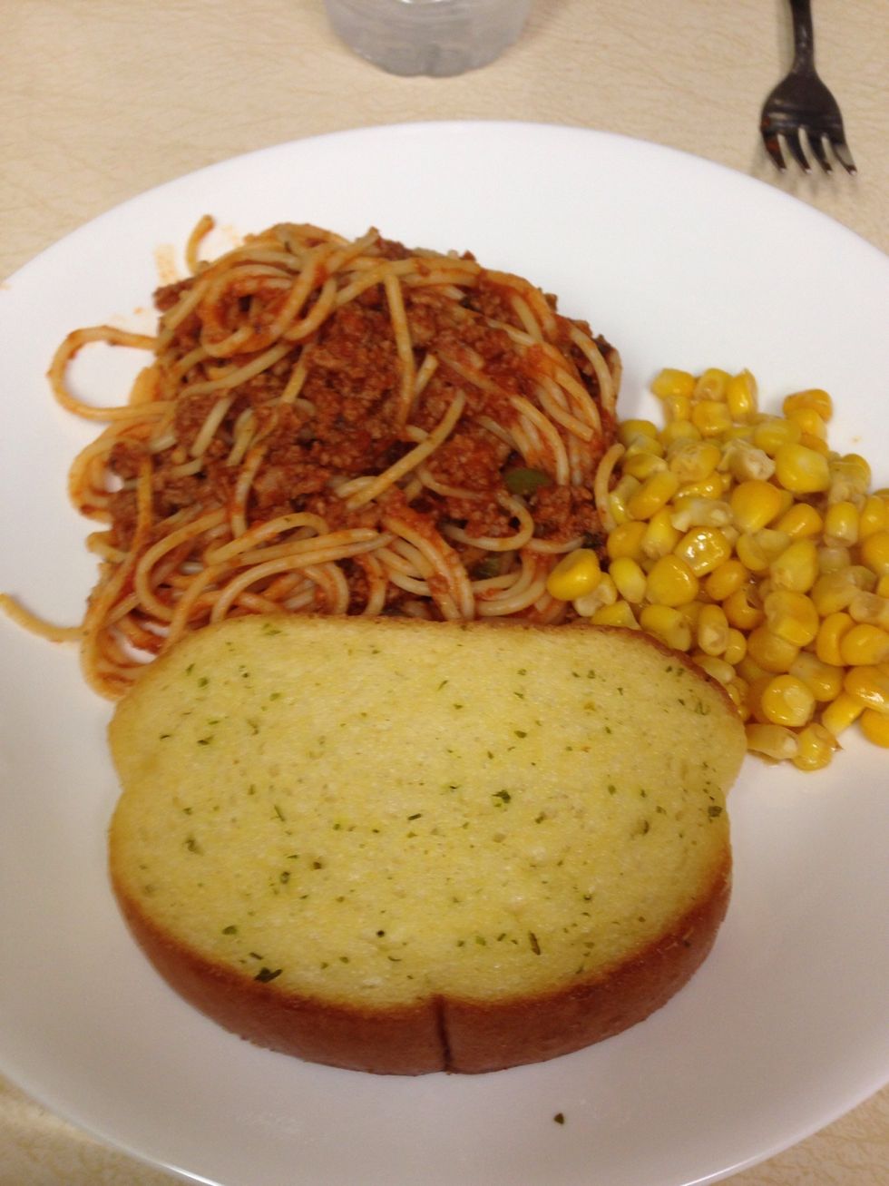 Don't forget your garlic bread and veggies! Enjoy