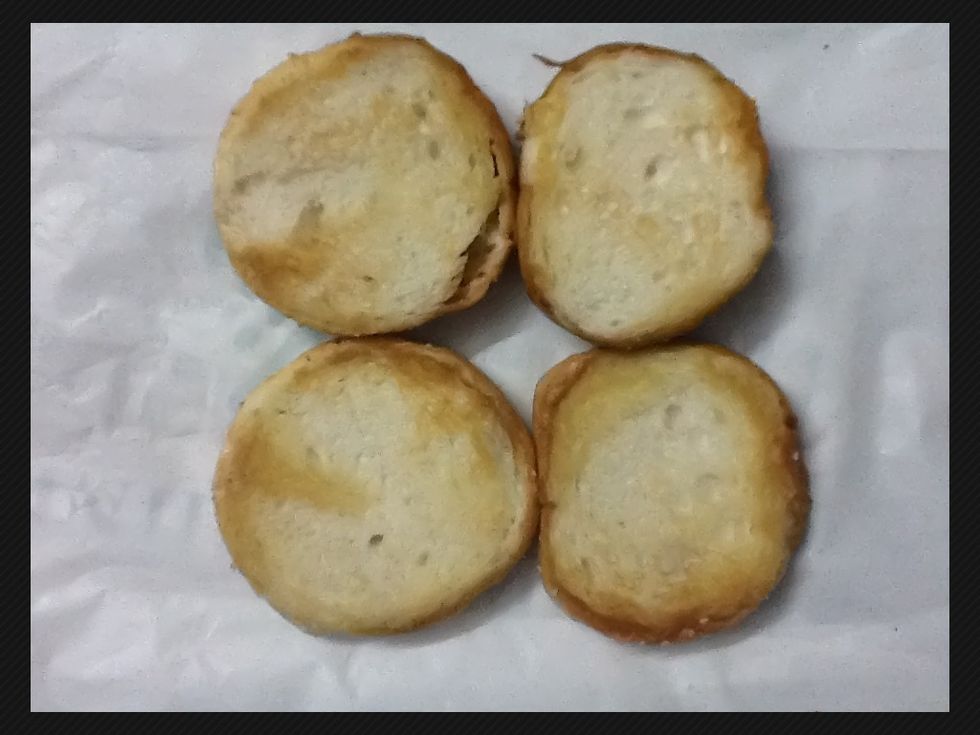 Don't fry too long. Just make it a little crispy, and let it absorb most of the butter. This way, the buns will have an enticing "buttery" aroma.