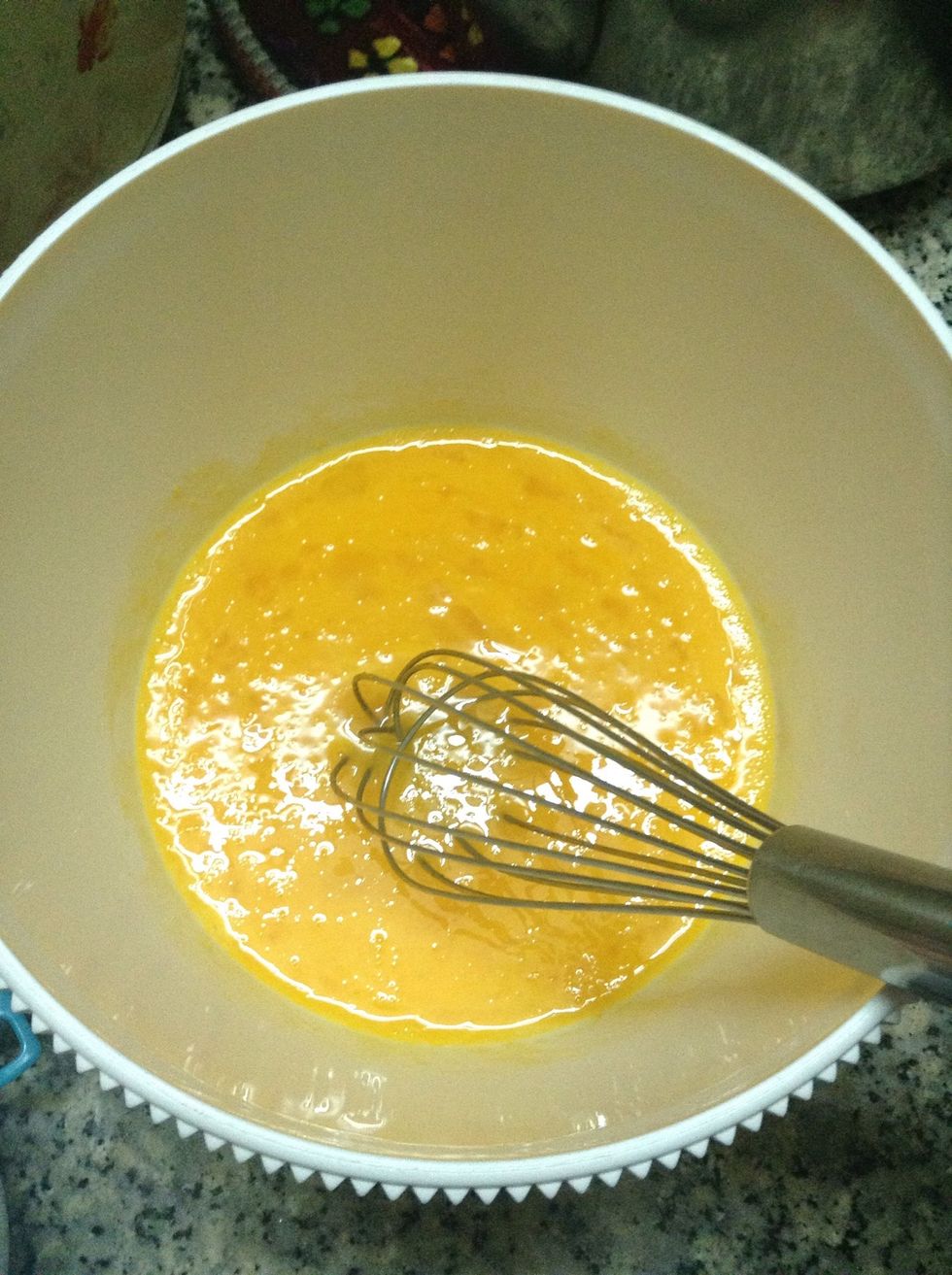 Don't overmix because it will make your egg mixture kinda puffy and you will get a flan full of small bubble in the end, that is not what we are looking for.