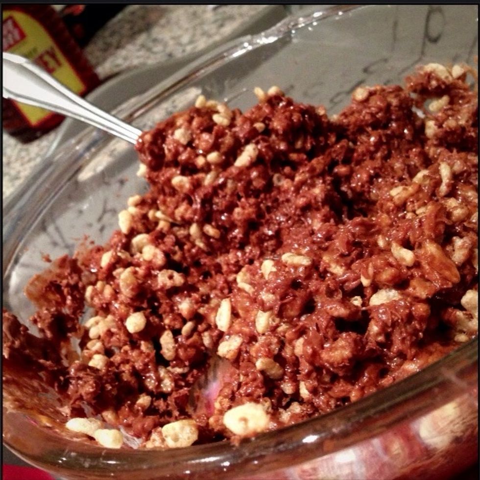 Don't worry if you feel there's a lot of Rice Krispies in there. Will teach you a trick to reduce. (Just pick them out). Keep on mixing till honey is even throughout.