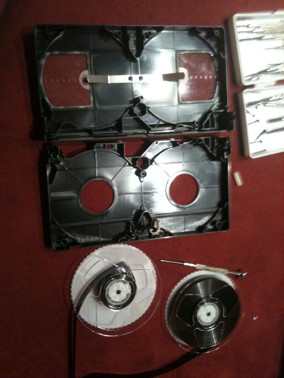 Done! Now put out everything, as for example the little pieces of plastic. BUT!!... ->