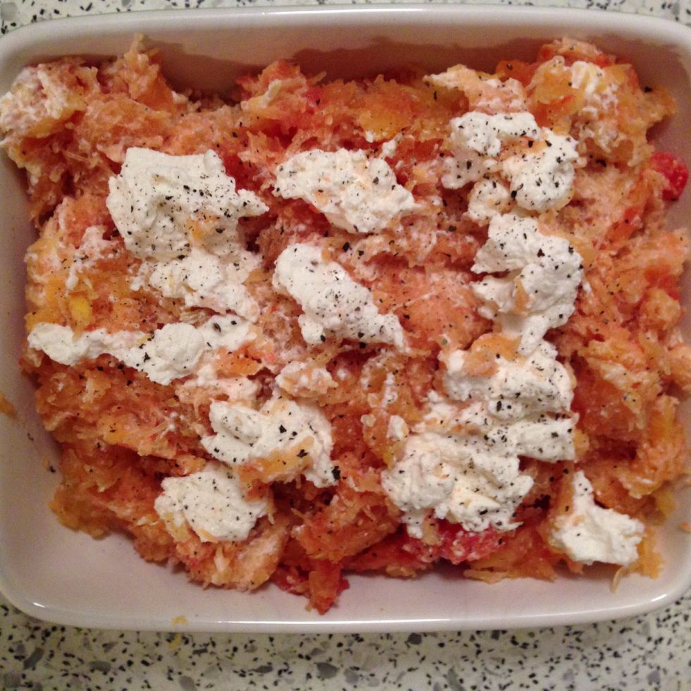 Dot with the remaining ricotta and pepper it.