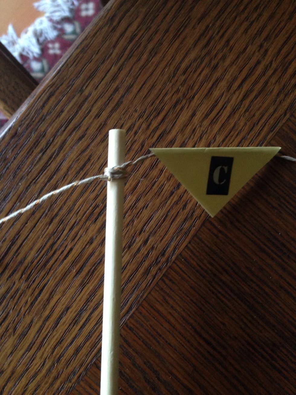 Double knot ends, around the wooden dowels.