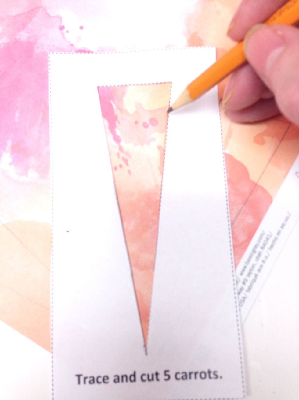Download the carrot template from http://benfranklincraftswi.com/wp-content/uploads/2015/03/carrot-card-pattern.pdf. Cut the template into a rectangle, then carefully cut out the triangle.