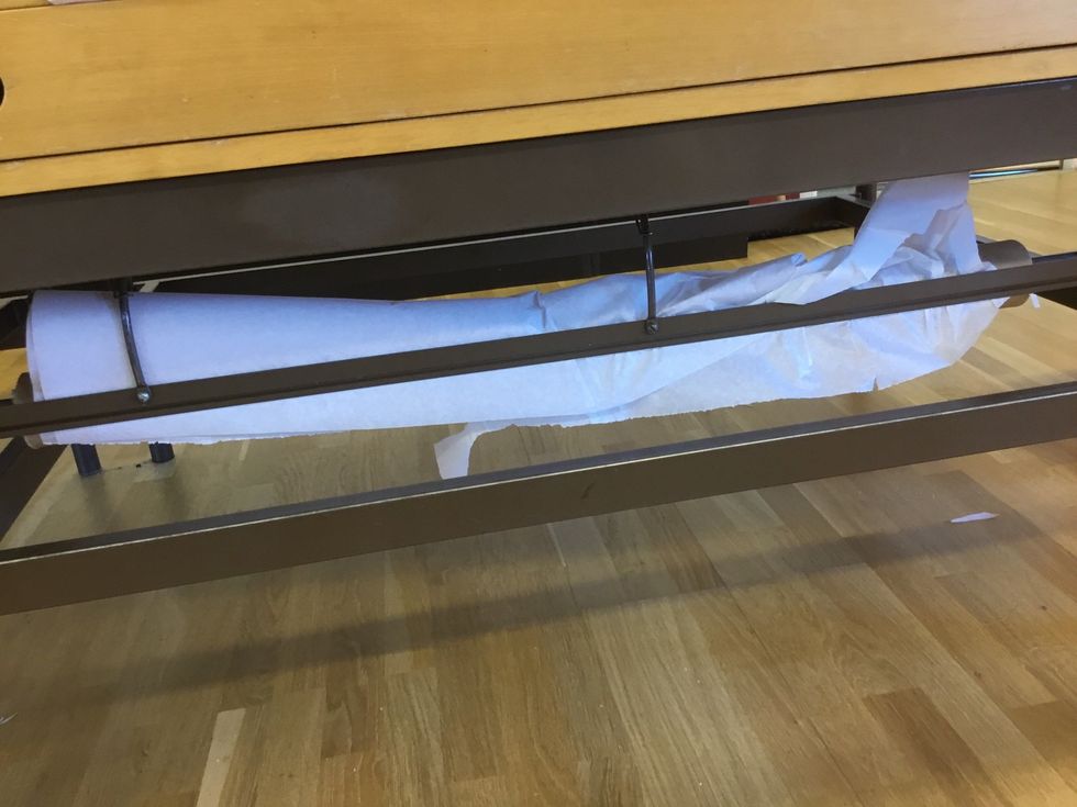 Dra av en bit m\u00f6nsterpapper, ca 1 meter och 20cm.