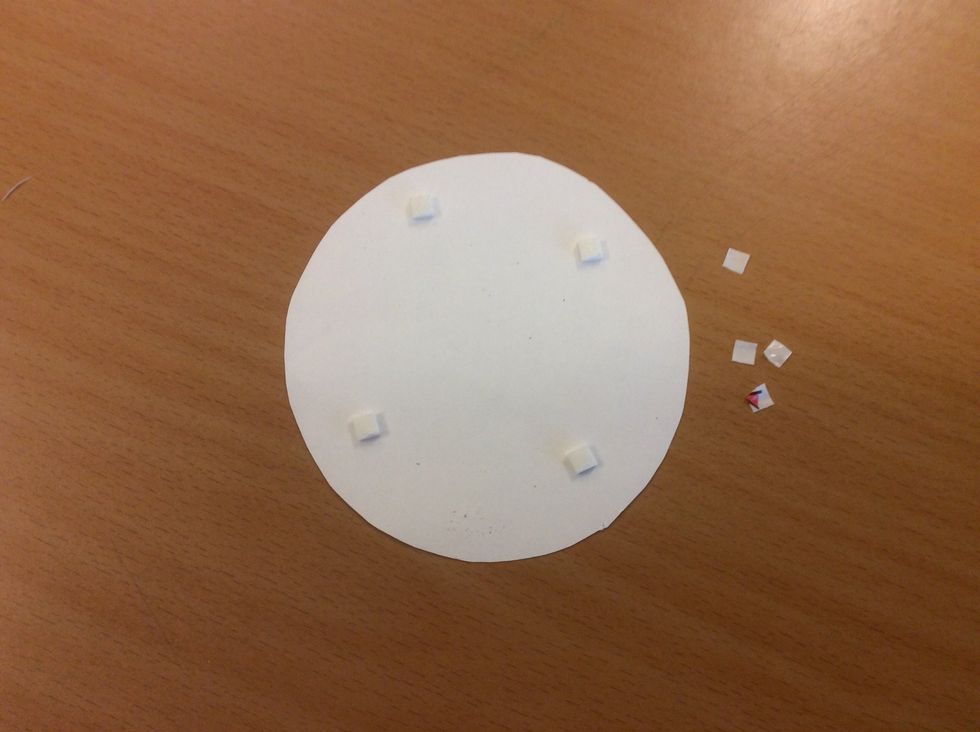 Dra av skyddspappret p\u00e5 varje h\u00e4ftkudde.