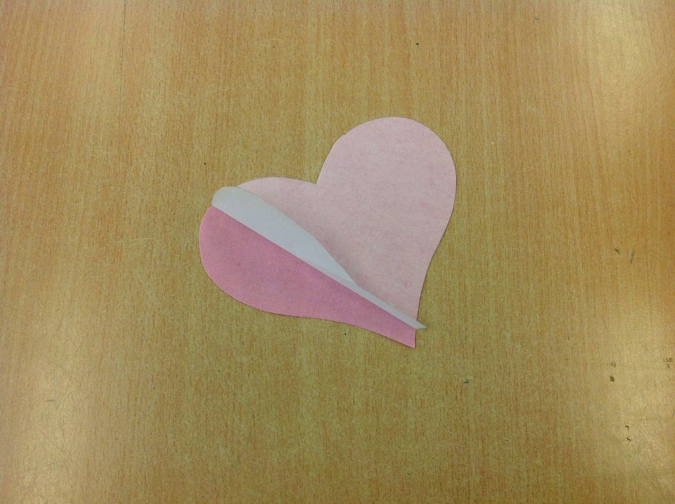 Dra bort pappret p\u00e5 baksidan.