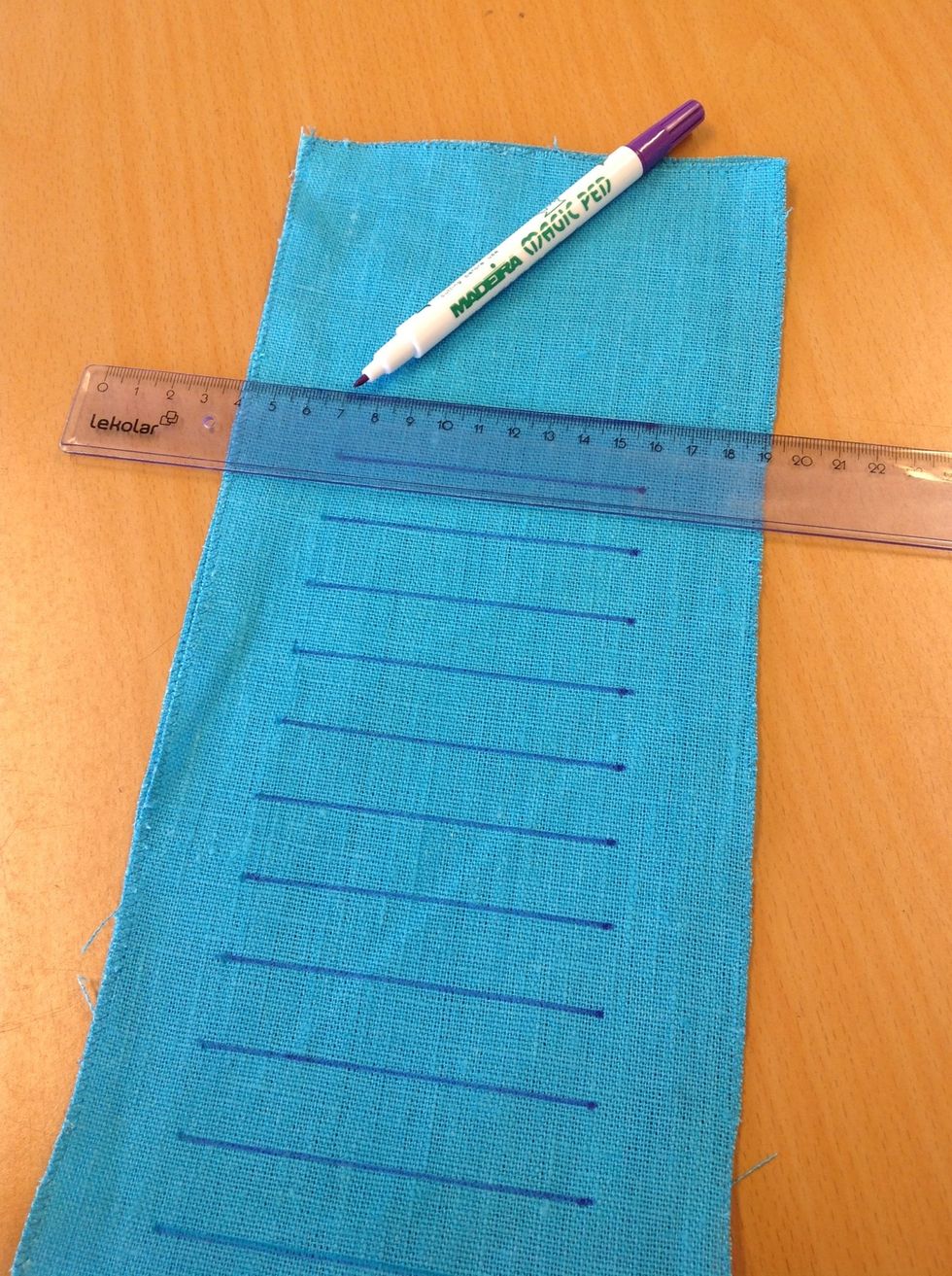 Dra ett streck mellan tv\u00e5 markeringar, v\u00e5gr\u00e4tt! Det ska bli 12 streck n\u00e4r du \u00e4r klar.