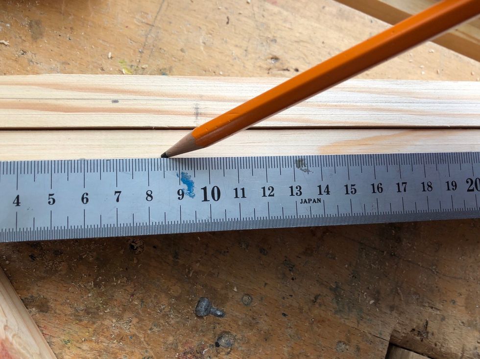 Dra ett streck p\u00e5 hela bitens l\u00e4ngd med linjal eller...