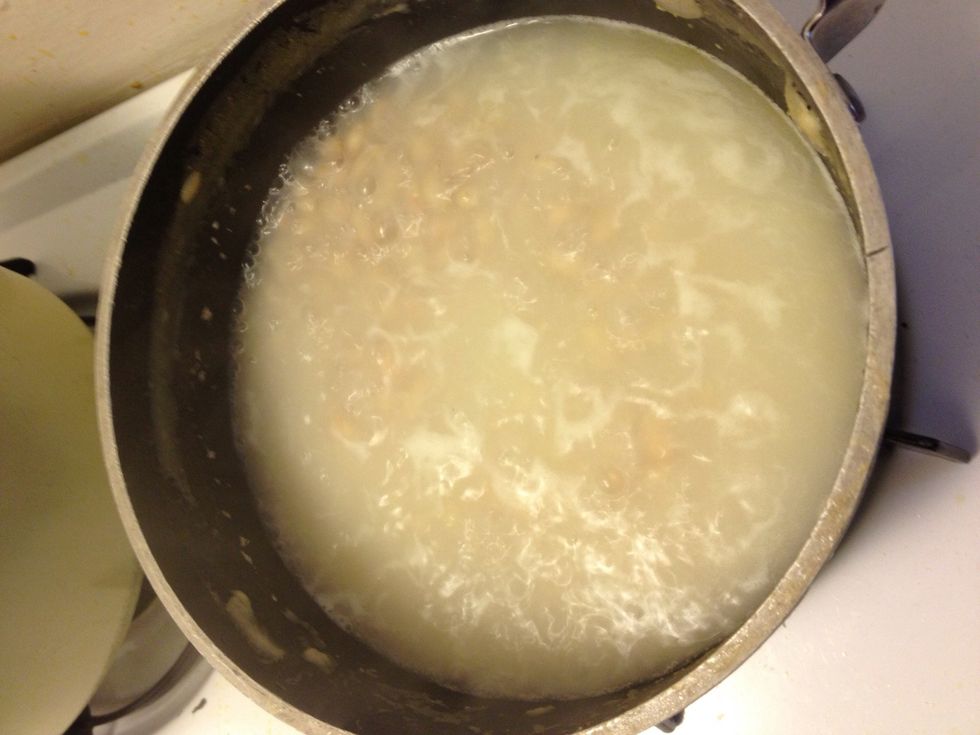 Drain a second can of Goya white beans, soak them in cold water, and cook them in a pot until boiling.