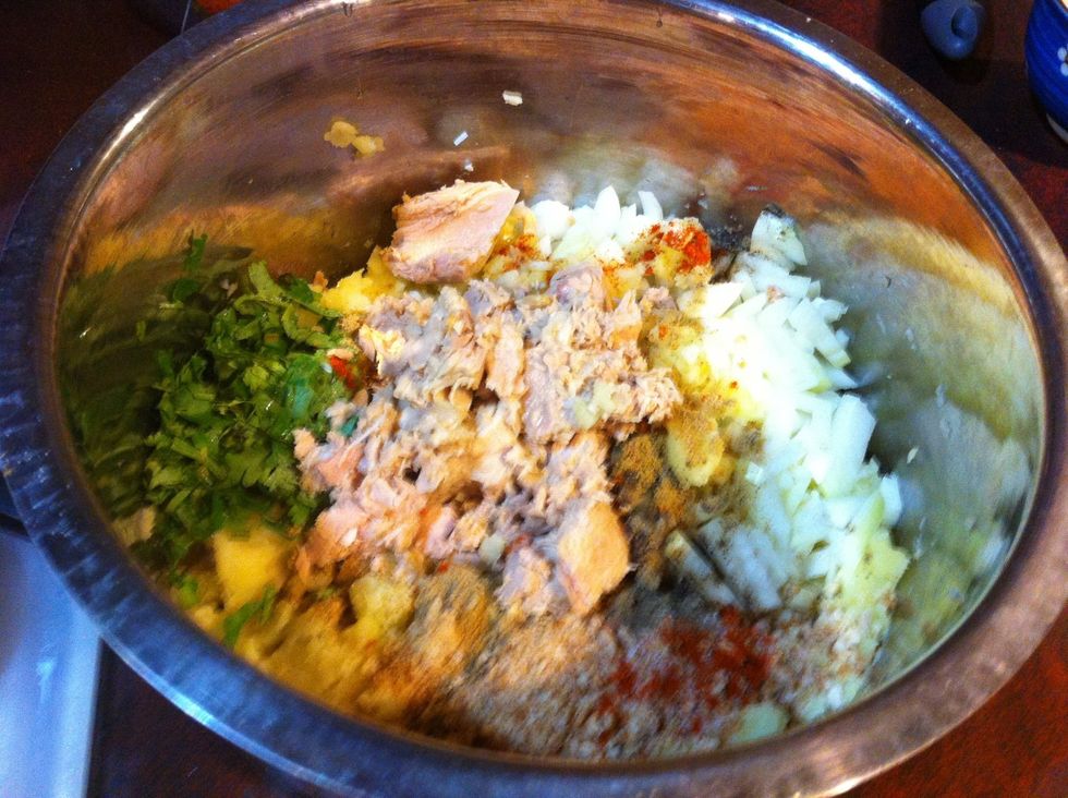 Drain all the liquid from the can of tuna and then toss the tuna into the mixture. Add a juice of half a lemon. When I cook with any seafood, I like to use lemon juice.